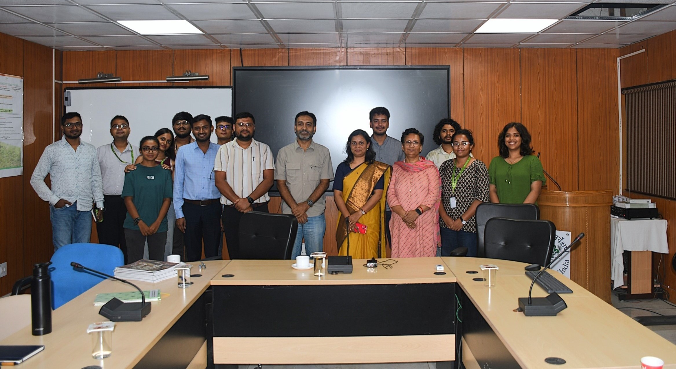 12 M.Sc. students and 02 faculty members from the Wildlife Institute of India, Dehradun visited the Forest Survey of India, Dehradun on 11-08-2026 as part of their educational tour.